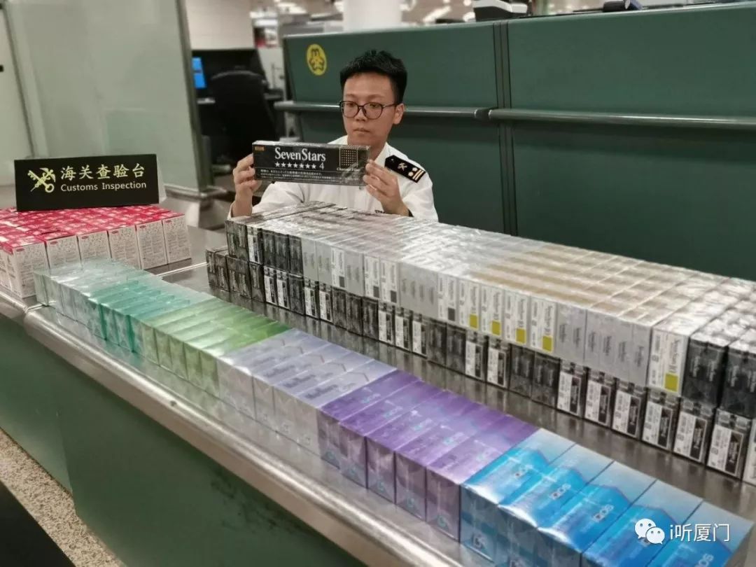 海关携带大量香烟被查,旅客携带逾万支香烟进境被查获