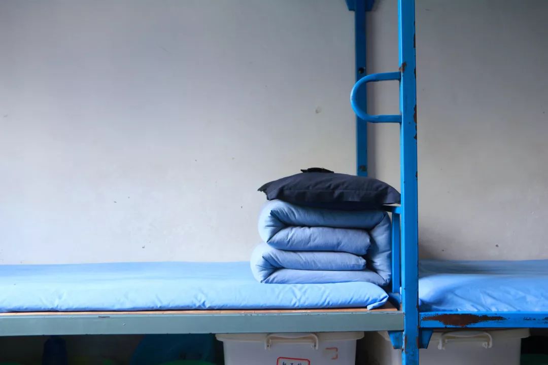 犯人初到监狱首先要干什么,罪犯进监狱前的流程