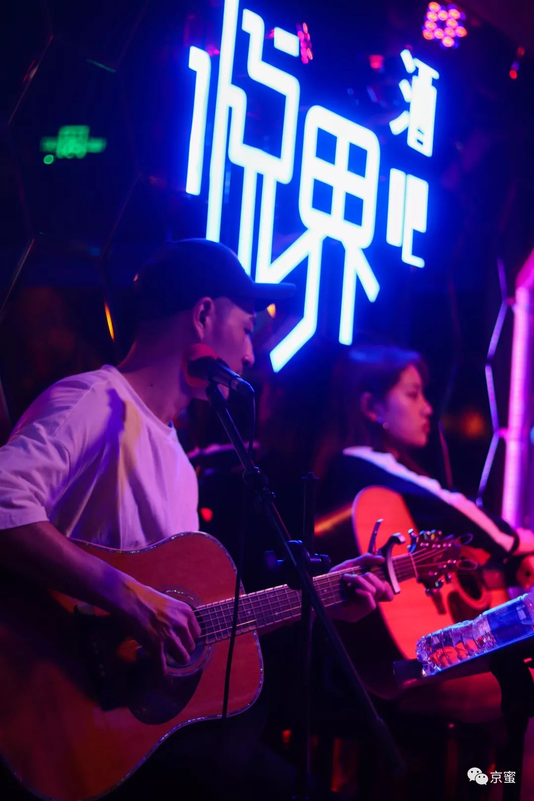 后海悦界酒吧男驻唱,后海适合一个人去的酒吧
