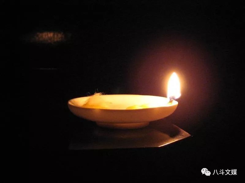 小孩模仿小野爆米花,模仿做爆米花导致爆炸