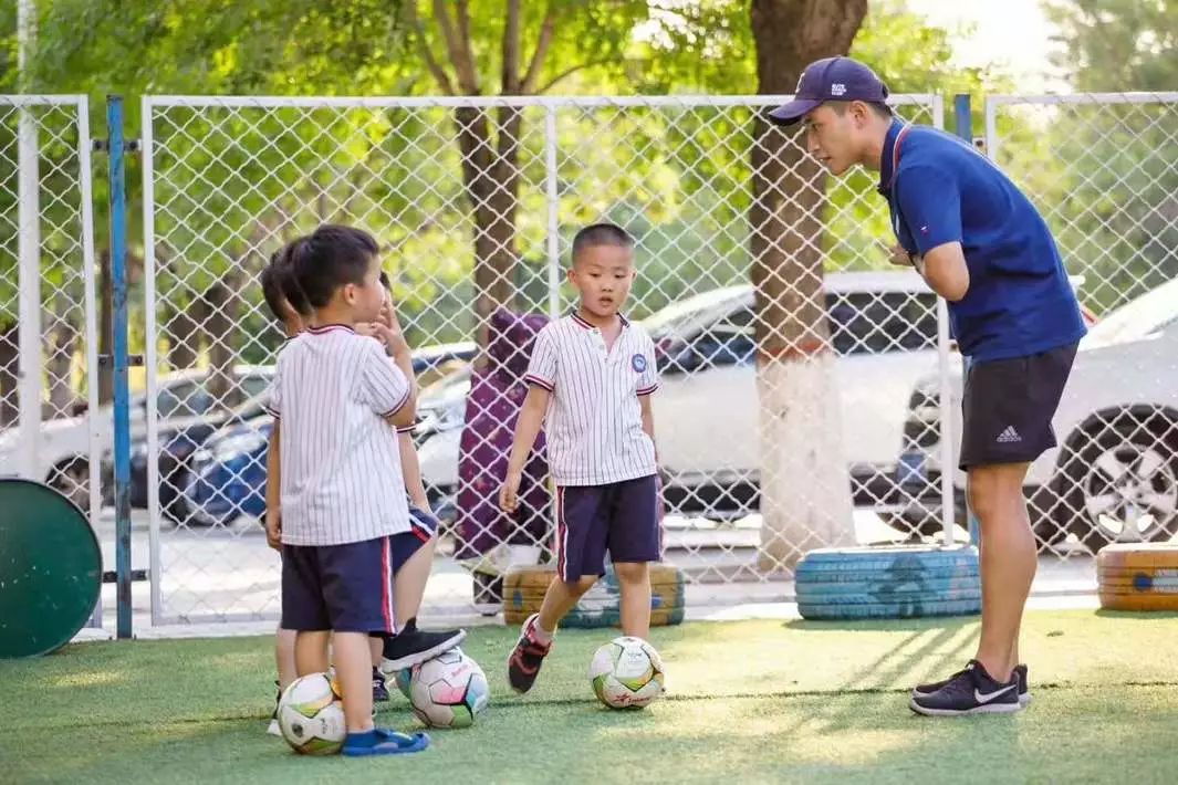 鲁能足校的青训模式,一群门外汉