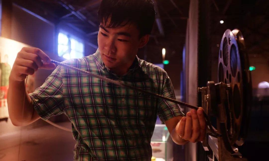 凤凰艺术展评|胡项城:一位具有挑战性的艺术家