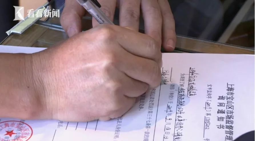 知名品牌饮料喝出异物,名牌果汁茶有大量霉菌