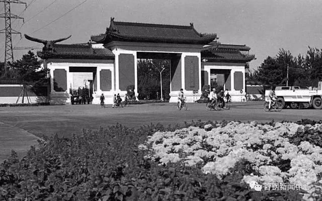 首钢厂东门老照片,首钢厂东门原址线上预定门票