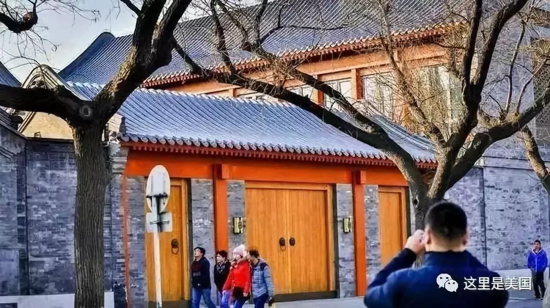 刚和嫩模男友分手，50岁邓文迪又收割一位富豪