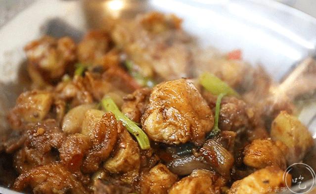 做了40年茶餐厅的兄弟俩，在人广又开了家「宝藏茶冰室」，刚开就爆了