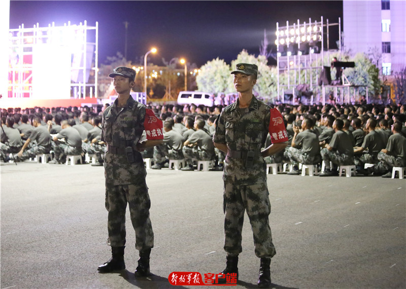 阅兵敬礼特写,智利阅兵中敬礼的女军官