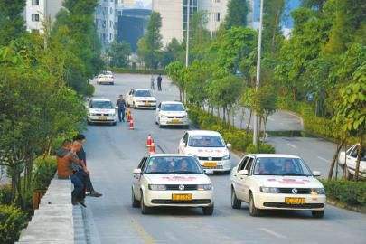 科三考试长时间不换挡,科三考试很难为何只练几天