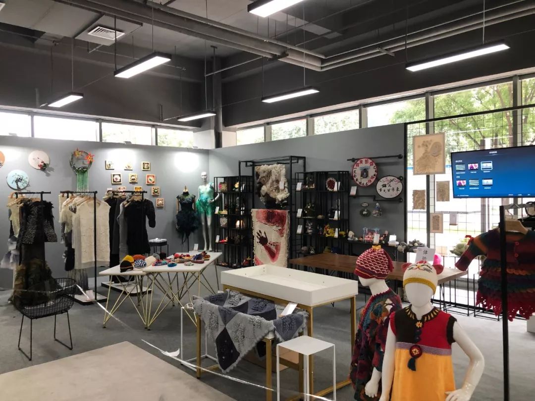 「70年追梦•70面旗帜」雪莲：百年铸就民族羊绒巨擘