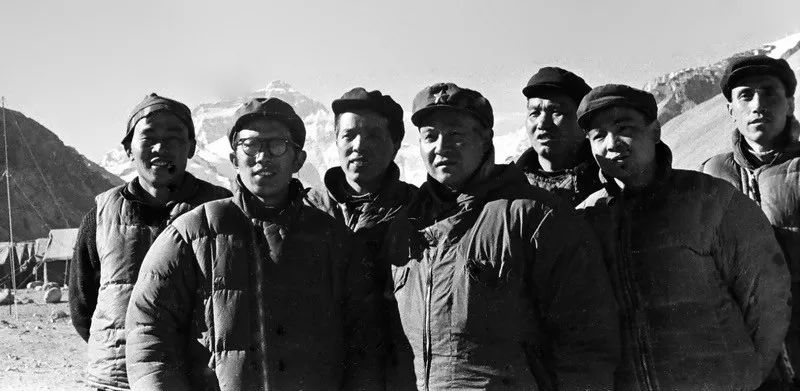 真实的珠峰多少米,真实攀登珠峰第二台阶