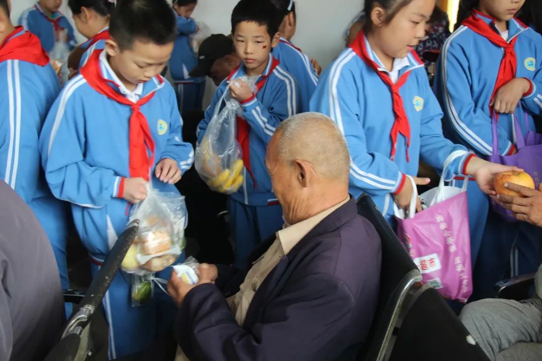 尊老敬贤的思想内涵,尊老敬贤的具体内容