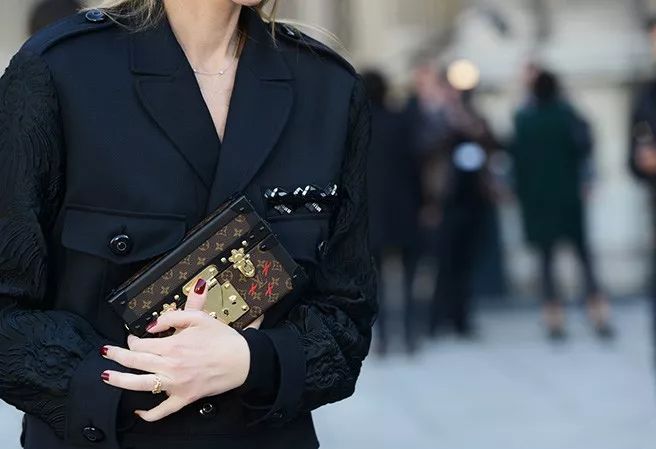 只能塞得下硬币的包、寿司大小的鞋……欢迎来到小人国