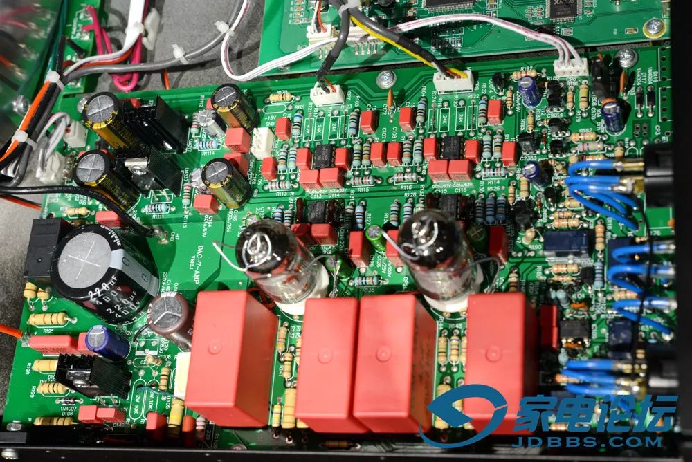 全能的解码“妖精”：声雅DAC25胆石结合解码器