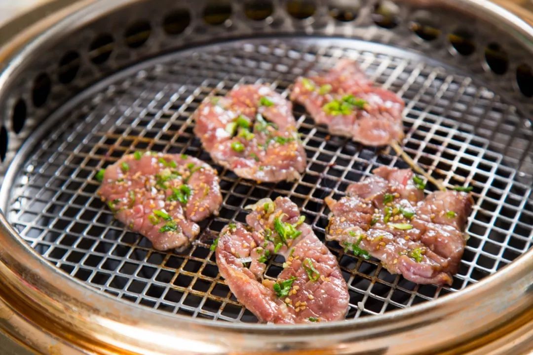 超级网红日料店终于在成都开业了,最便宜的3折店铺套装