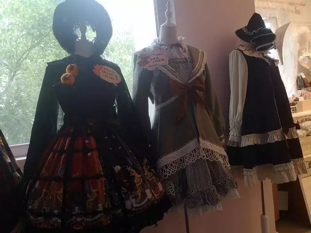 一条裙子拍出110000元！“炒裙”比“炒鞋”更赚钱？网友：疯了吧