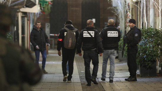 法国17岁少年遭警察枪杀,17岁法国少年被杀