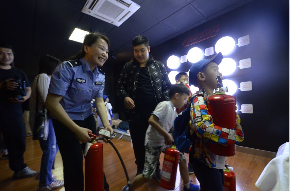 从边防哨所的公安特派员到青岛“曼哈顿”的都市警务——看中韩边防派出所的70年成长之路