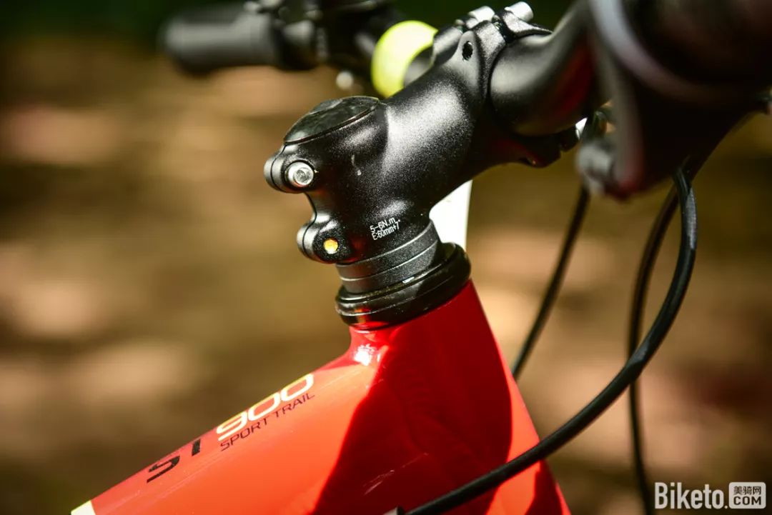 迪卡侬自行车btwin20寸,迪卡侬st900成人山地车测评