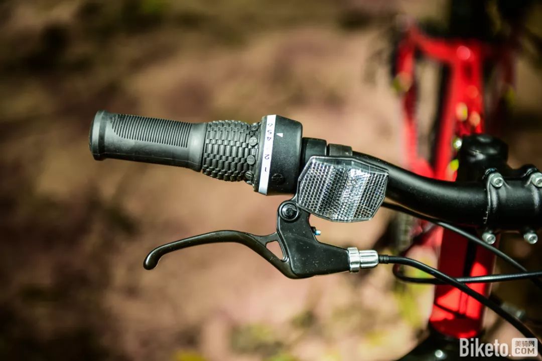 迪卡侬自行车btwin20寸,迪卡侬st900成人山地车测评