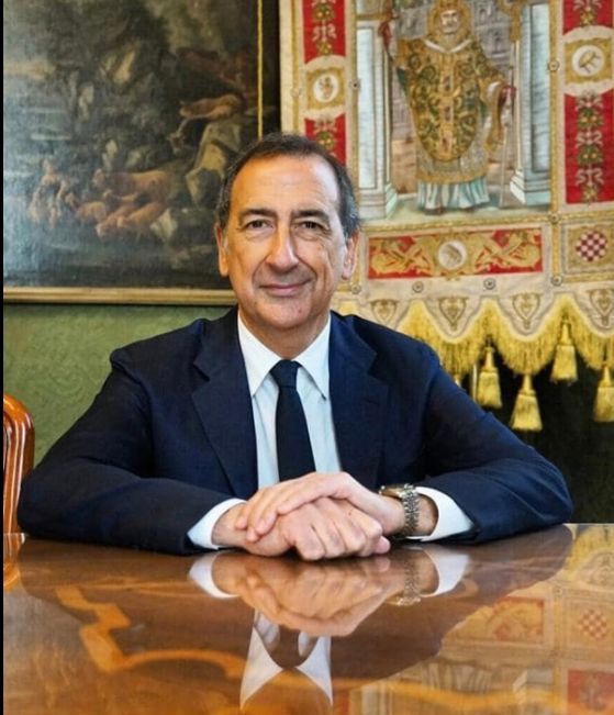 「意·焦点」为吸引10亿用户，米兰开官方微信公众号