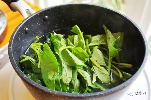 【贴士】骨头汤补钙吗？保健钙片能吃吗…骨质疏松误区知多少？