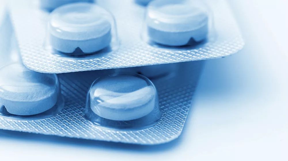 她是个女孩，吃了伟哥10年