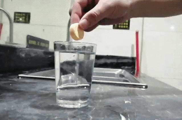 团|日本变态黑科技,扔一颗,管道通了、油污没了、恶臭消失了