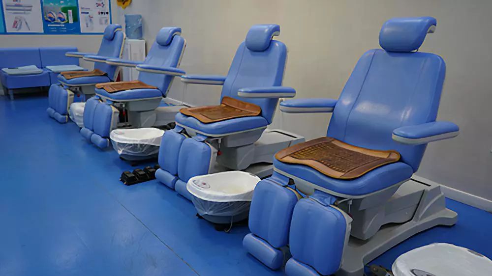 鍏泭鍏崇埍鑰佷汉鍠勫緟鑰佷汉,鍏崇埍鑰佷汉鐖辨殩瀵掑啲鍏泭娲诲姩