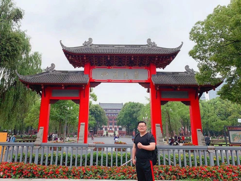 足球、动漫、游戏、注会、律师……毛克盾老师的“技能树”也太茂密了