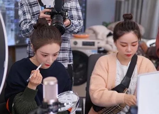 李佳琦薇娅占据淘宝大部分流量,李佳琦薇娅双十一剁手