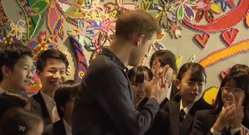 哈里王子摘掉婚戒,哈里王子威廉婚戒