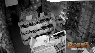 男子偷女子内衣被监控拍到,男子偷走400件女士内衣