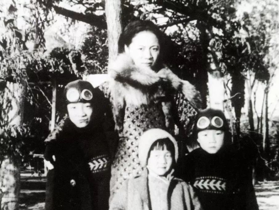 邹韬奋作品集,邹韬奋的人物传记