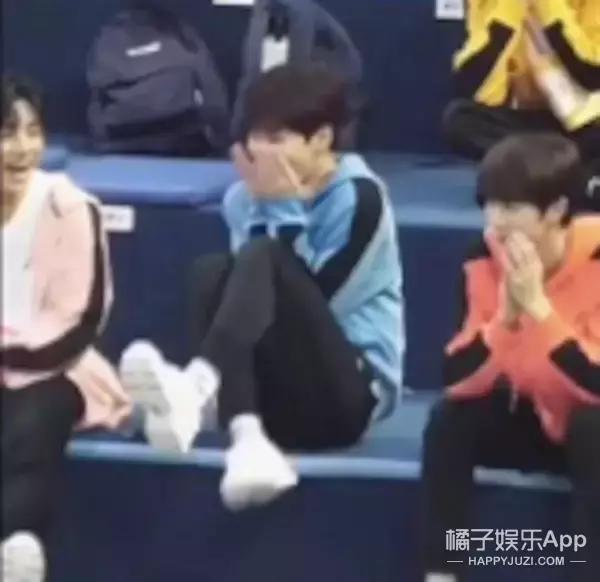 “伪运动会”综艺看了吗？这俩男的真是好绝