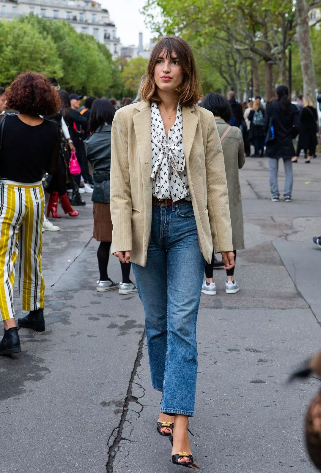 怎么调出跟钟楚曦一样的复古风,钟楚曦新中式穿搭同款