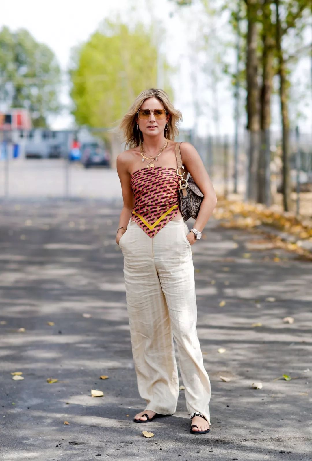 钟楚曦新中式穿搭同款,高级脸的钟楚曦独爱港风式穿搭