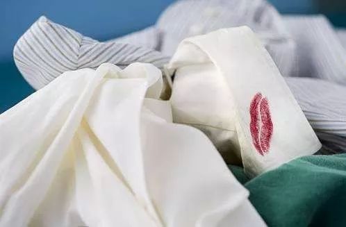 冬天的厚衣服怎么收纳放衣柜,收藏冬天厚衣服的叠法