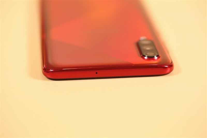 中端机还能如此漂亮三星GalaxyA70s评测：最轻薄的6400万三摄之作