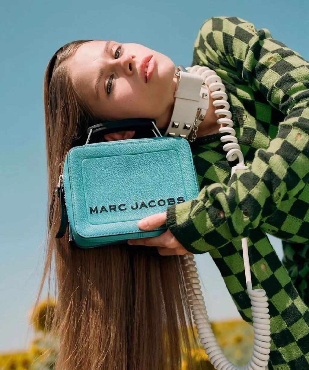 看中一个包包看了很久还是喜欢,看上了一款新款包包