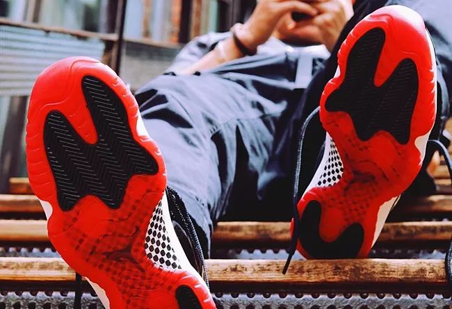 aj11黑红假鞋实战会怎样,aj1白黑2024新款这鞋怎么样