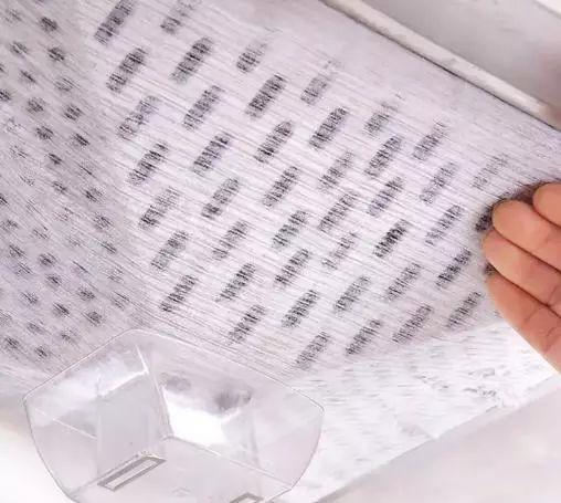 油烟机用油污净变色了怎么处理,油烟机用久里面的油怎么去掉