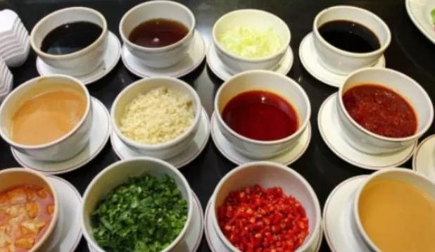 吃火锅时蘸料弄几份,吃火锅调的调料蘸酱