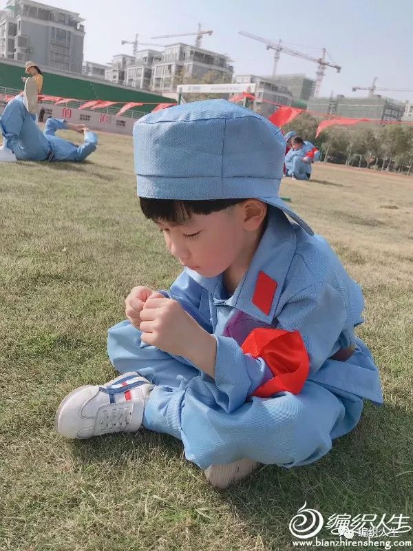 山羊绒女宝毛衣的编织教程,女宝彩虹色套头毛衣编织全过程