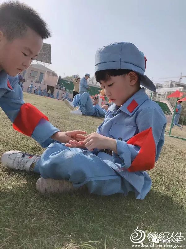 山羊绒女宝毛衣的编织教程,女宝彩虹色套头毛衣编织全过程