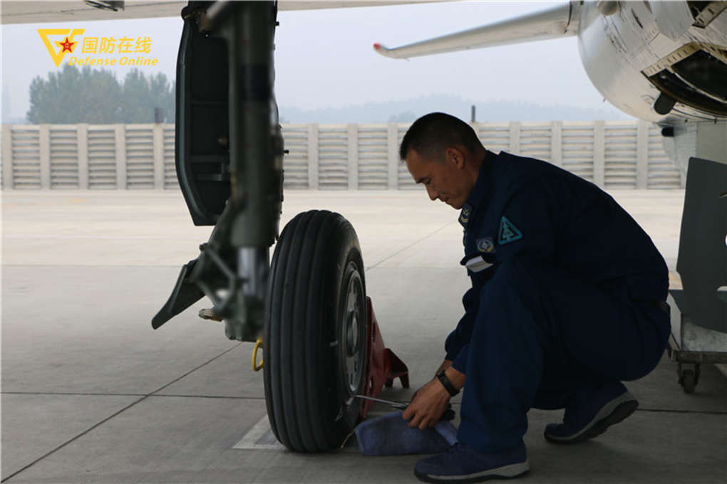 他们是军营“神医”,专治战机各种“疑难杂症”
