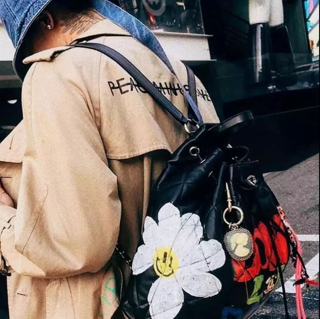 权志龙喜欢的雏菊是什么雏菊,权志龙的小雏菊为什么少一半