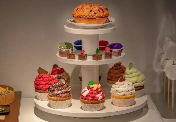 中国人烧给死人的纸扎，登上巴黎设计周，还被法国博物馆收藏