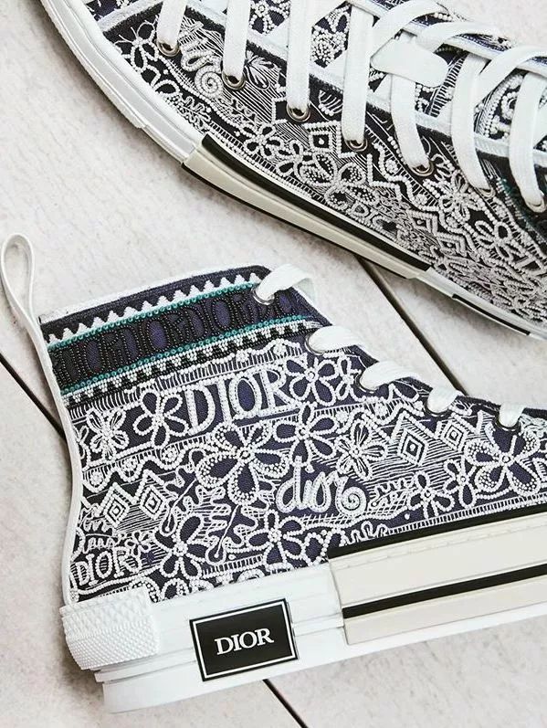 年末跨界合作狂潮｜吃的穿的用的中国的外国的各种联名各种抢钱