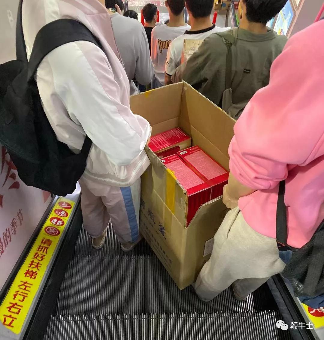 华强北转型化妆品“淘金”场：支持微商一件代发，强调正品但不提货源