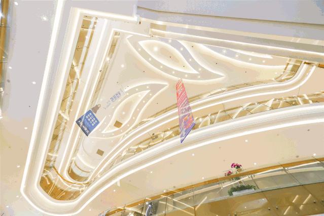 50%品牌“大换血”!但它更懂得如何撩拨年轻人的“痒点”